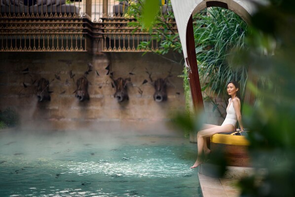 Outdoor pool, open 6:00 AM to 7:00 PM, free cabanas, pool umbrellas - The St. Regis Jakarta (Jakarta)