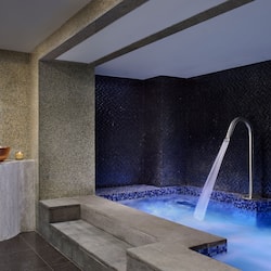 Couples treatment room(s), sauna, hot tub, steam room, body treatments