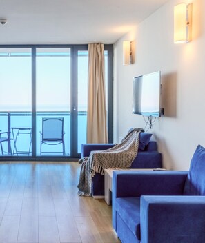 Panoramic Suite | Living area | 42-inch TV with digital channels - ORBI CITY Hotel Sea View (Batumi)