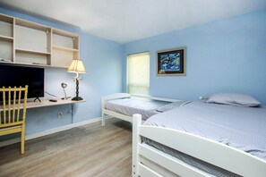 3 chambres, bureau, accès au Wi-Fi (inclus), literie fournie