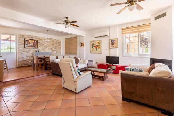 Villa, Plusieurs lits | Cuisine privée | Réfrigérateur, un four, surface de cuisson, lave-vaisselle