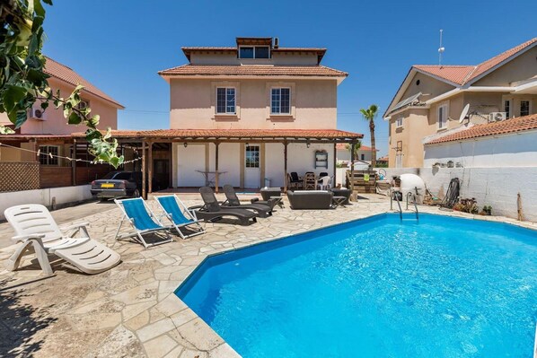 Front of property - 4 Bedroom Villa With Private Pool Near Beach (Oroklini)