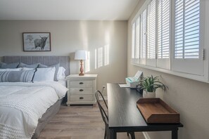 3 bedrooms, desk, iron/ironing board, travel crib
