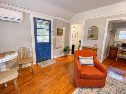 Private Guesthouse w/Kitchen - Minutes from Uptown