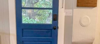 Private Guesthouse w/Kitchen - Minutes from Uptown