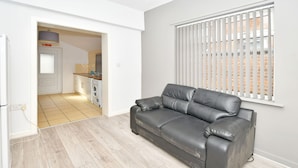 Lobby - Townhouse @ 115 Walthall Street Crewe (Crewe)