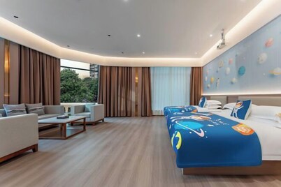 Yichang Xiazhou Yiling Hotel (Jiefang Road Pedestrian Street, Yanjiang Avenue)