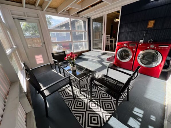 Interior - 💥HUGE, PRIVATE, 3 BEDROOM/1 BATH NEAR PLU & JBLM💥 (Parkland)