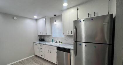 💥HUGE, PRIVATE, 3 BEDROOM/1 BATH NEAR PLU & JBLM💥