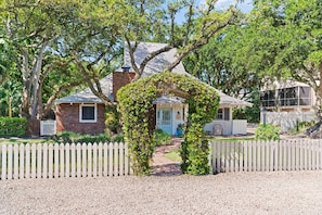 Exterior - FAB East Beach Cottage, Pets, Pool & Spa; 30 Sec to the BEACH! 6 seat golf cart! (St. Simons Island)