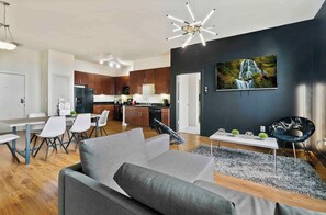 Living area - ''Gotham Loft" Stylish 2bd Luxury Loft with Down town View. (Houston)