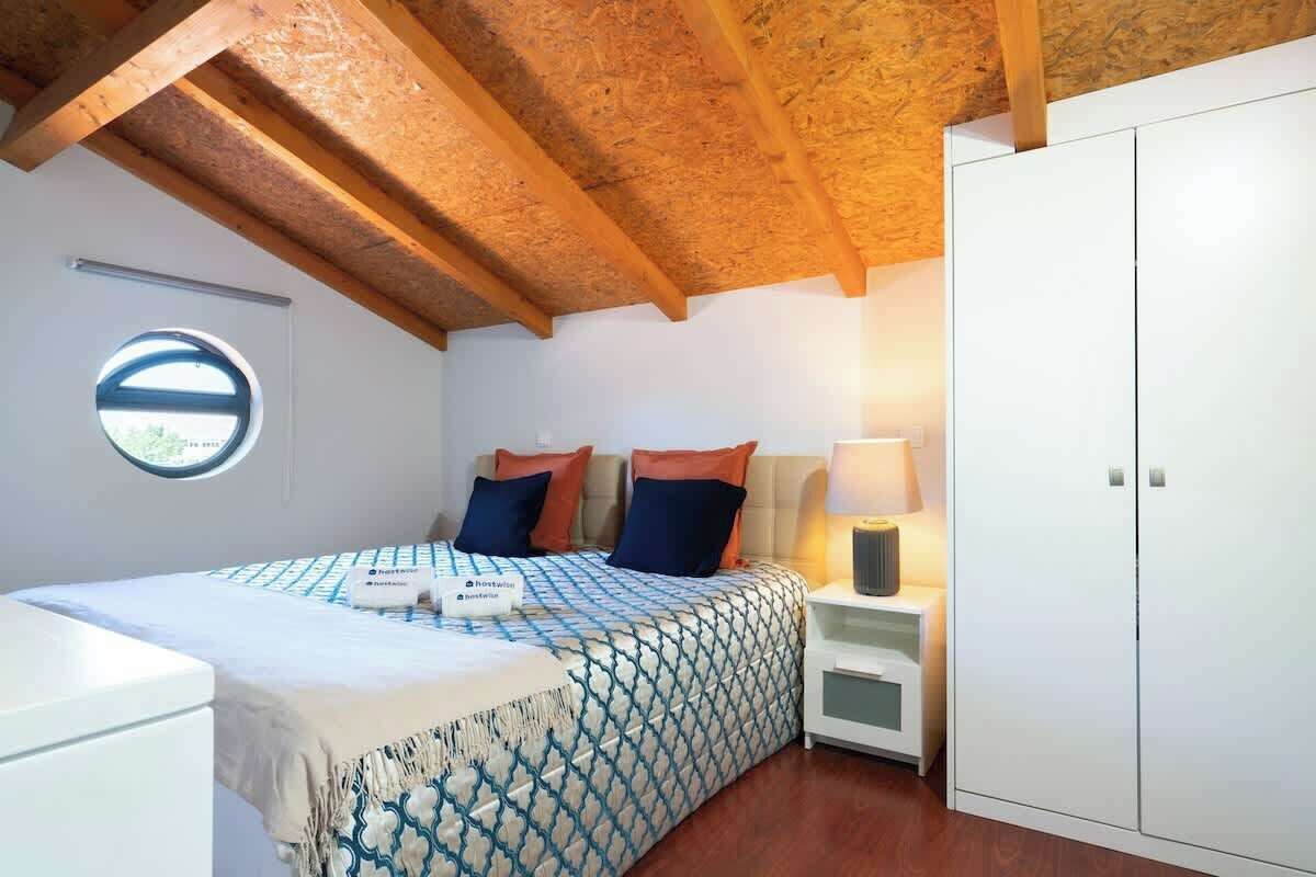 1 habitación, tabla de planchar con plancha, wifi y ropa de cama 