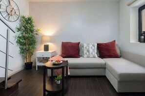 TV - Central Duplex Porto House by HostWise (Porto)