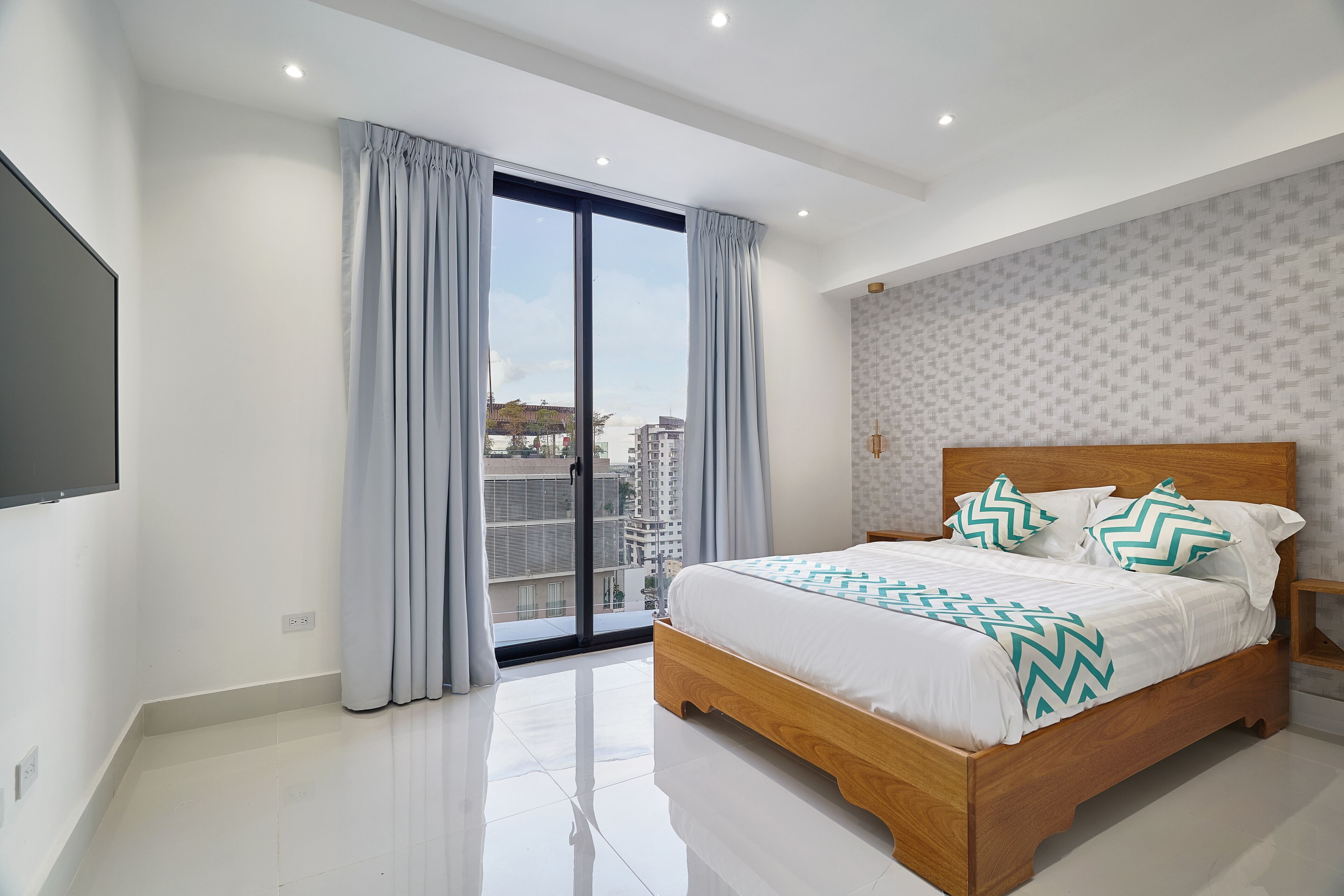 Egyptian cotton sheets, premium bedding, down duvets, in-room safe
