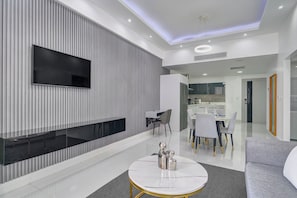 Executive Room, 1 Bedroom, Non Smoking, City View | Living area | 43-inch Smart TV with digital channels, TV, Netflix - Monaco Residences Piantini (Santo Domingo)