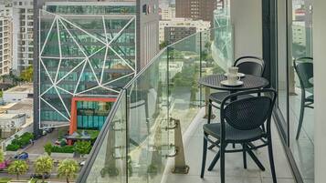 Executive Room, 1 Bedroom, Non Smoking, City View | Balcony