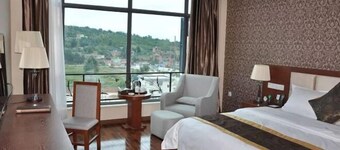 Qingtian Boutique Hotel (Zhaotong Fengxia Road)