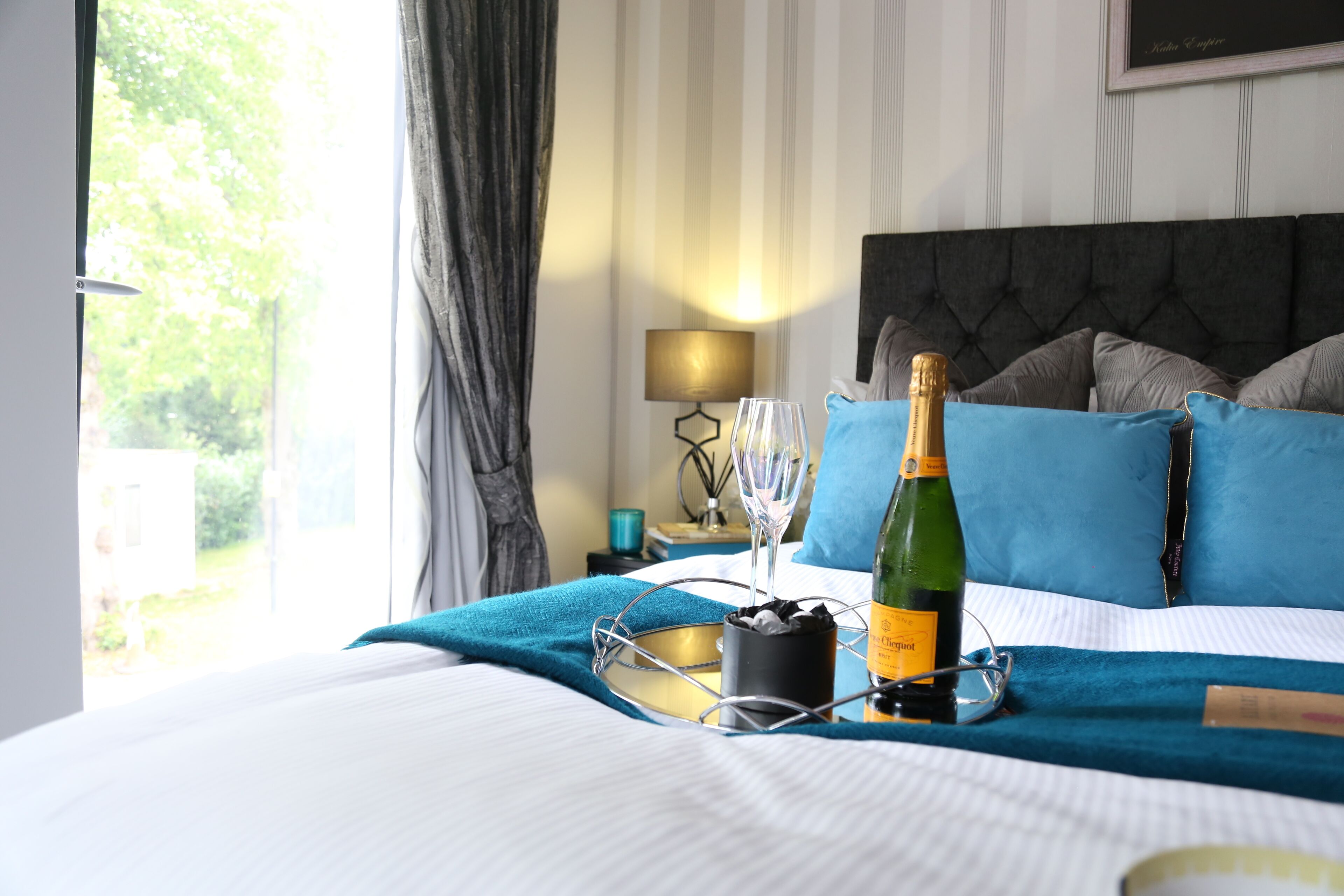 Egyptian cotton sheets, premium bedding, in-room safe, desk