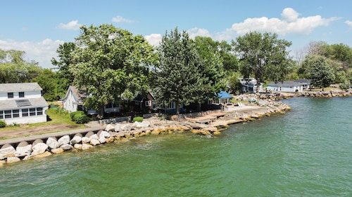 Lake Sawiak Waterfront Haven