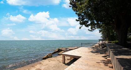 Lake Sawiak Waterfront Haven