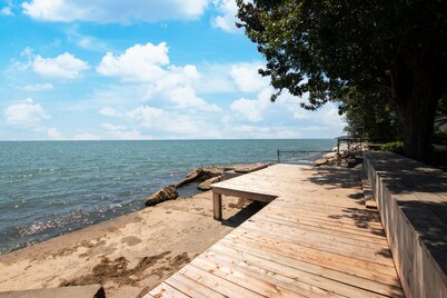 Lake Sawiak Waterfront Haven