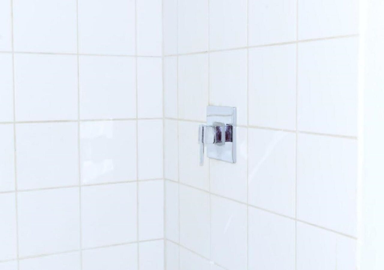 Toalhas de banho, sabonete, papel higiênico 