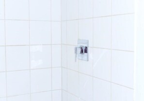 Toallas, jabón, papel de baño