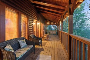 BBQ/picnic area - The Real Mccoy Stunning Views w/ Private Hot Tub (Sevierville)