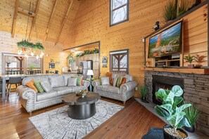 Living area - The Real Mccoy Stunning Views w/ Private Hot Tub (Sevierville)