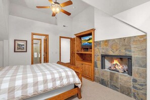 3 bedrooms, iron/ironing board, WiFi - Elegant, sleep 8, private hot tub, gourmet kitchen (Sunriver)