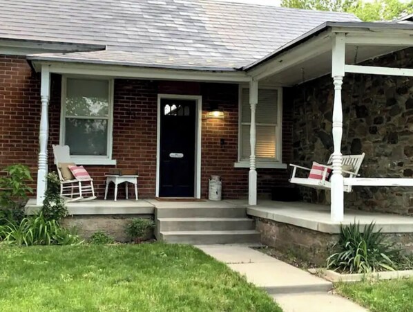 Exterior - CHARMING 1870 Three bedroom FARMHOUSE (Farmington)