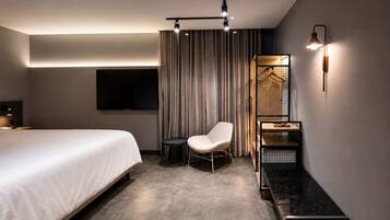 Superior Studio Suite | Minibar, in-room safe, desk, free WiFi