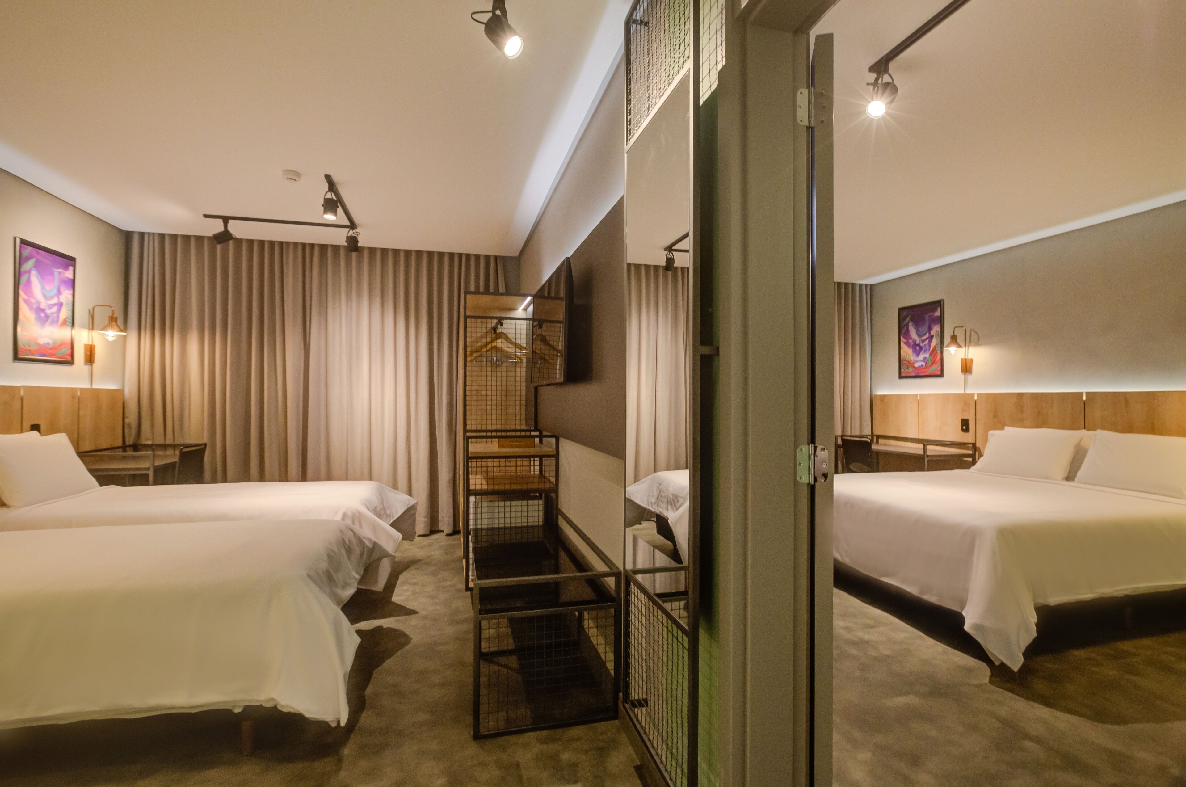 Habitación cuádruple familiar | Minibar, caja fuerte, escritorio y wifi gratis