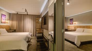 Quarto quádruplo família | Frigobar, cofres nos quartos, escrivaninha, Wi-Fi de cortesia