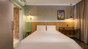 Quarto casal luxo, acessível | Frigobar, cofres nos quartos, escrivaninha, Wi-Fi de cortesia