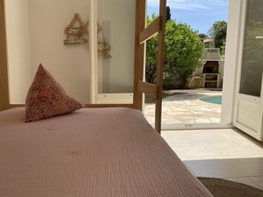 5 bedrooms, iron/ironing board, travel cot