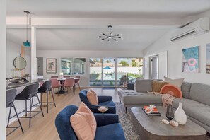 Living room - Poolside at Panorama (Palm Desert)