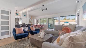 House, Multiple Beds, Pool Access, Mountain View | Living room | 40-inch TV with cable channels