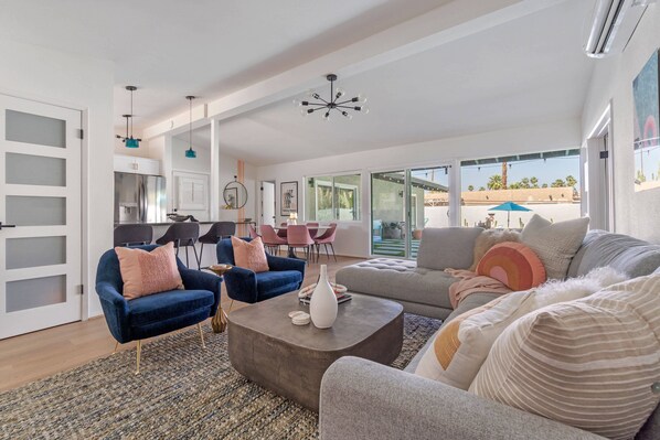 House, Multiple Beds, Pool Access, Mountain View | Living room