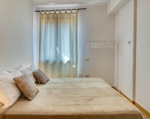 Basic-Apartment | 2 Schlafzimmer, Verdunkelungsvorhänge, schallisolierte Zimmer