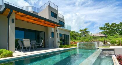 Private 3bedroom Ocean View Rooftop at Marbella