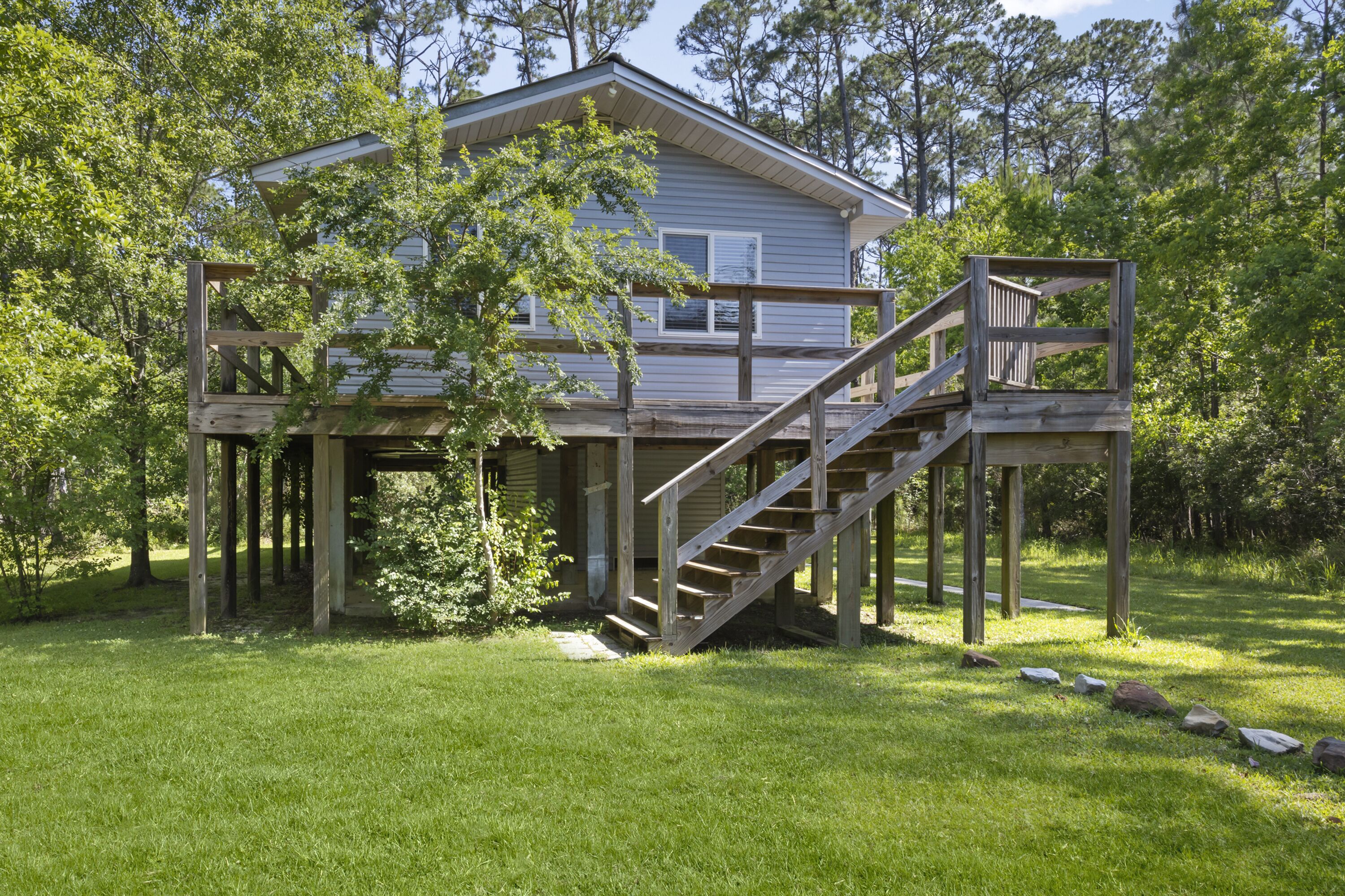 Just 'Passin' Time- 2 bed/1bath -Pet Friendly-1 mile from the beach.