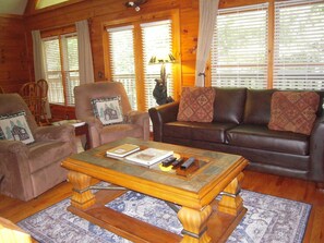 Smart TV, fireplace - Faith in Country Pines (Sevierville)