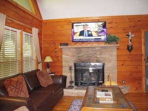 Smart TV, chimenea y videojuegos 
