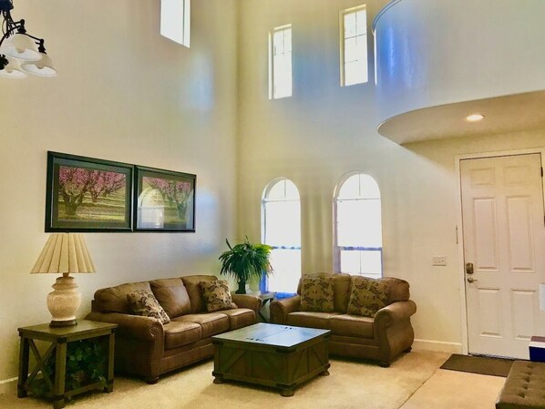 Interior - Sequoia Serenity: Charming 6/Br - fits 14 (Visalia)