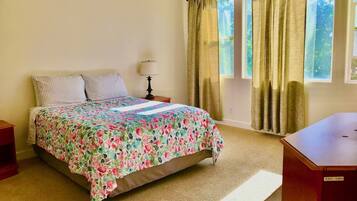 6 bedrooms, desk, iron/ironing board, free WiFi