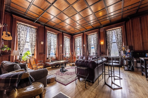 Traveler's Rest Hotel