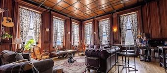 Traveler's Rest Hotel