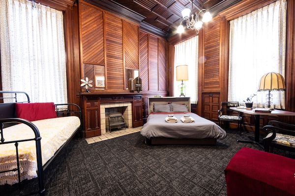 Grand Suite, Multiple Beds, Ensuite, Corner | Living area