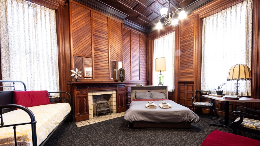 Traveler's Rest Hotel